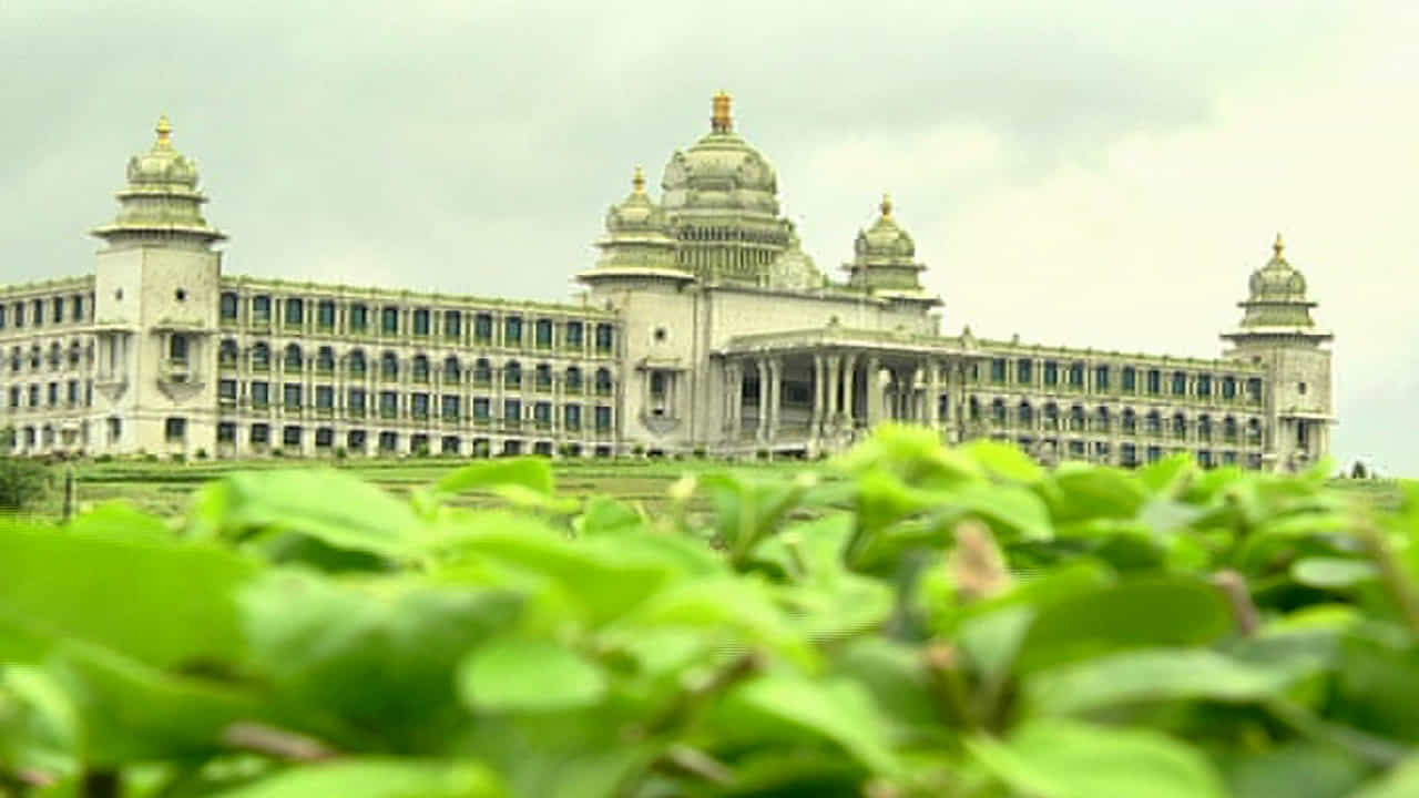 ಭೂತ ಬಂಗಲೆಯಂತಾದ ಸುವರ್ಣಸೌಧ, ಸತತ 2ನೇ ಬಾರಿ ಬೆಳಗಾವಿ ಅಧಿವೇಶನ ರದ್ದು.. ಭೂತ ಬಂಗಲೆಯಂತಾದ ಸುವರ್ಣಸೌಧ, ಸತತ 2ನೇ ಬಾರಿ ಬೆಳಗಾವಿ ಅಧಿವೇಶನ ರದ್ದು..