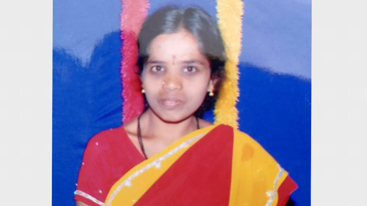 ಕುಡಿಯೋಕೆ ಕಾಸು ಕೊಡಲ್ಲ ಅಂದಿದ್ದಕ್ಕೆ.. ಒನಕೆಯಿಂದ ಹೊಡೆದು ಹೊಡೆದು ಪತ್ನಿಯನ್ನ ಕೊಂದೇಬಿಟ್ಟ ಕುಡಿಯೋಕೆ ಕಾಸು ಕೊಡಲ್ಲ ಅಂದಿದ್ದಕ್ಕೆ.. ಒನಕೆಯಿಂದ ಹೊಡೆದು ಹೊಡೆದು ಪತ್ನಿಯನ್ನ ಕೊಂದೇಬಿಟ್ಟ