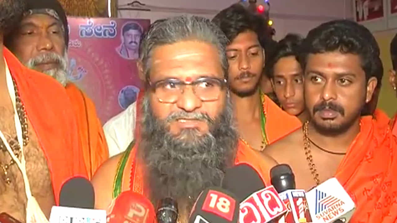 ‘ಸಿಎಂ ಕುರ್ಚಿ ಏರಿದ್ಮೇಲೆ BSY ಪೂರ್ಣಾವಧಿ ಅಧಿಕಾರ ಮಾಡಿಲ್ಲ; ಇದಕ್ಕೆ ಕಾರಣ.. ದತ್ತಾತ್ರೇಯನ ಶಾಪ’ ‘ಸಿಎಂ ಕುರ್ಚಿ ಏರಿದ್ಮೇಲೆ BSY ಪೂರ್ಣಾವಧಿ ಅಧಿಕಾರ ಮಾಡಿಲ್ಲ; ಇದಕ್ಕೆ ಕಾರಣ.. ದತ್ತಾತ್ರೇಯನ ಶಾಪ’