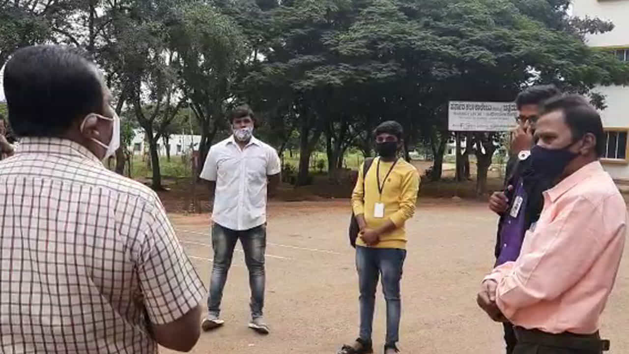 ಕಾಲೇಜುಗಳು ಮತ್ತು ವಿದ್ಯಾರ್ಥಿಗಳು ಇದನ್ನು ಪಾಲಿಸಲೇ ಬೇಕು.. ಇಲ್ಲದಿದ್ದರೆ ಆಪತ್ತು ಕಟ್ಟಿಟ್ಟ ಬುತ್ತಿ ಕಾಲೇಜುಗಳು ಮತ್ತು ವಿದ್ಯಾರ್ಥಿಗಳು ಇದನ್ನು ಪಾಲಿಸಲೇ ಬೇಕು.. ಇಲ್ಲದಿದ್ದರೆ ಆಪತ್ತು ಕಟ್ಟಿಟ್ಟ ಬುತ್ತಿ