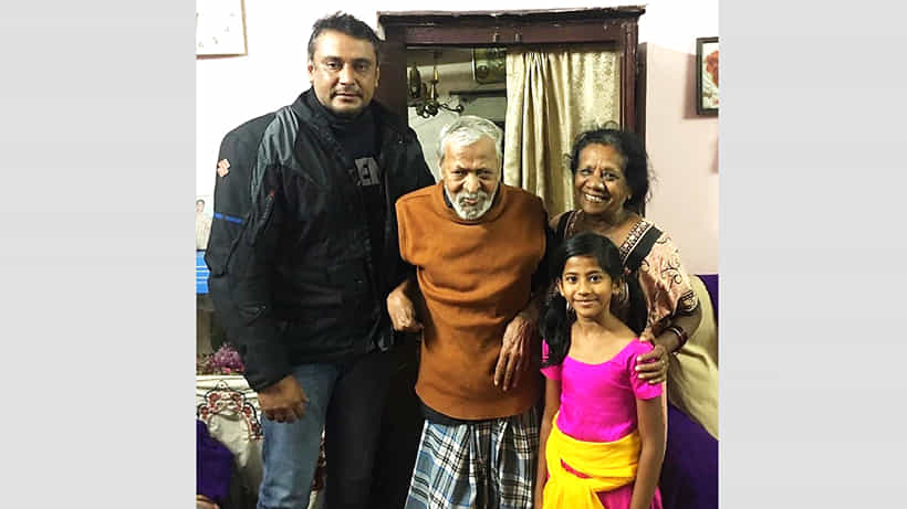 ಸಾರಥಿಯ ಜಾಲಿ ರೈಡ್: ದಾರಿ ಮಧ್ಯೆ ಸಿಕ್ಕ ಅಭಿಮಾನಿಗೆ ನಟನ ‘ದರ್ಶನ’..!