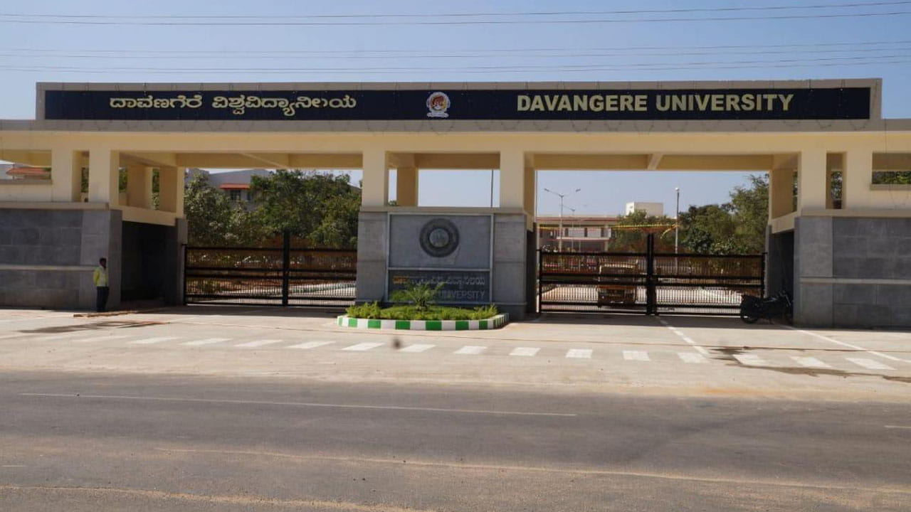 ಪದವಿ ಕಾಲೇಜುಗಳ ಆರಂಭ: ಆದರೆ ಷರತ್ತುಗಳು ಅನ್ವಯ, ಯಾವ ಜಿಲ್ಲೆಯಲ್ಲಿ? ಪದವಿ ಕಾಲೇಜುಗಳ ಆರಂಭ: ಆದರೆ ಷರತ್ತುಗಳು ಅನ್ವಯ, ಯಾವ ಜಿಲ್ಲೆಯಲ್ಲಿ?