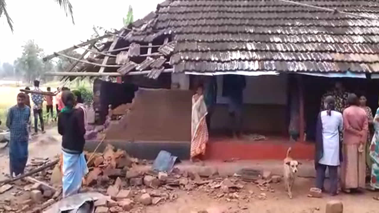 ಕಾಡಾನೆ ದಾಳಿ: ಮನೆಯಲ್ಲಿದ್ದ ವೃದ್ಧ ಸಾವು, ಎರಡು ಮನೆಗಳು ಜಖಂ.. ಕಾಡಾನೆ ದಾಳಿ: ಮನೆಯಲ್ಲಿದ್ದ ವೃದ್ಧ ಸಾವು, ಎರಡು ಮನೆಗಳು ಜಖಂ..