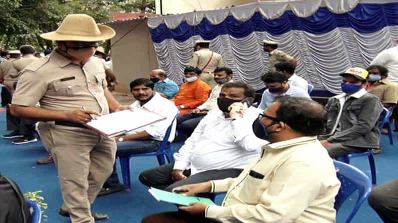 ಬೆಂಗಳೂರಿಗರ ಅನುಕೂಲಕ್ಕಾಗಿ ಜನಸಂಪರ್ಕ ದಿನ: ಸಿಲಿಕಾನ್ ಸಿಟಿ ಖಾಕಿ ಪಡೆಯ ಹೊಸ ಪ್ರಯತ್ನ ಬೆಂಗಳೂರಿಗರ ಅನುಕೂಲಕ್ಕಾಗಿ ಜನಸಂಪರ್ಕ ದಿನ: ಸಿಲಿಕಾನ್ ಸಿಟಿ ಖಾಕಿ ಪಡೆಯ ಹೊಸ ಪ್ರಯತ್ನ