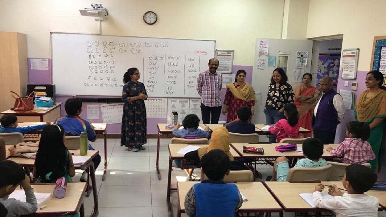 ಮರಳುಗಾಡಿನಲ್ಲಿ ಕನ್ನಡದ ಕಂಪು.. ದುಬೈನಲ್ಲಿ ತೆರೆದಿದೆ ಕನ್ನಡ ಪಾಠ ಶಾಲೆ! ಮರಳುಗಾಡಿನಲ್ಲಿ ಕನ್ನಡದ ಕಂಪು.. ದುಬೈನಲ್ಲಿ ತೆರೆದಿದೆ ಕನ್ನಡ ಪಾಠ ಶಾಲೆ!