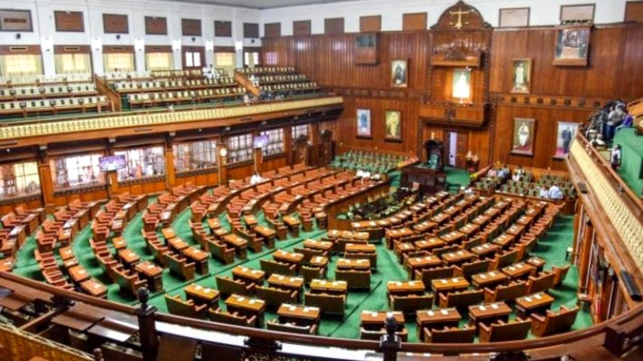 4/4 ಜಯ: ಕರ್ನಾಟಕ ವಿಧಾನ ಪರಿಷತ್ ಬಲ ಹೆಚ್ಚಿಸಿಕೊಂಡ ಬಿಜೆಪಿ 4/4 ಜಯ: ಕರ್ನಾಟಕ ವಿಧಾನ ಪರಿಷತ್ ಬಲ ಹೆಚ್ಚಿಸಿಕೊಂಡ ಬಿಜೆಪಿ