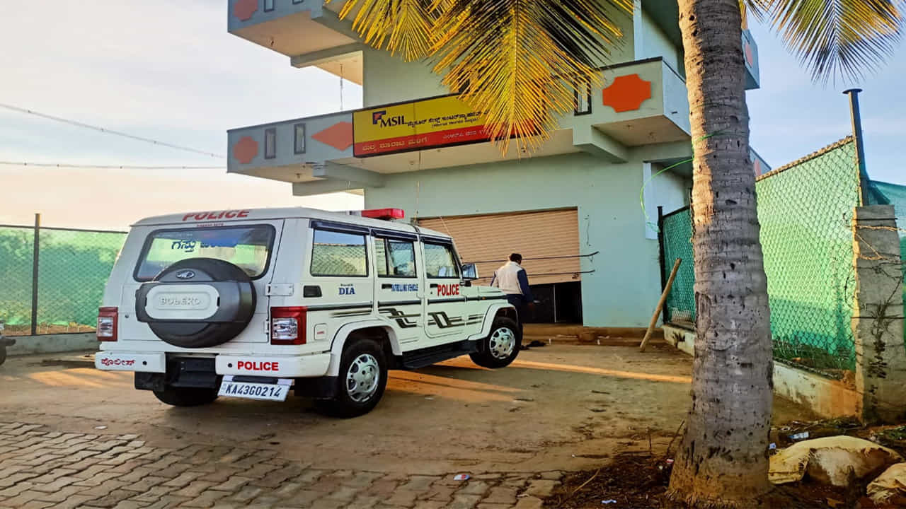 MSIL ಮದ್ಯದ ಮಳಿಗೆಗೆ ಕನ್ನ ಹಾಕಿದ ಖದೀಮರು, ಯಾವೂರಲ್ಲಿ? MSIL ಮದ್ಯದ ಮಳಿಗೆಗೆ ಕನ್ನ ಹಾಕಿದ ಖದೀಮರು, ಯಾವೂರಲ್ಲಿ?