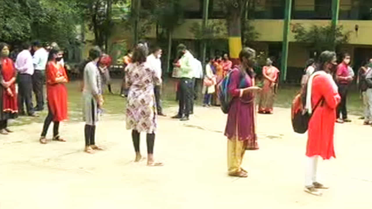 ಸ್ಟುಡೆಂಟ್ಸ್​ಗೆ ಕೊರೊನಾ ಟೆಸ್ಟ್​ ಕಡ್ಡಾಯ.. ಮಾದರಿಯಾಯ್ತು ಮೈಸೂರು ಮಹಾರಾಣಿ ಕಾಲೇಜು