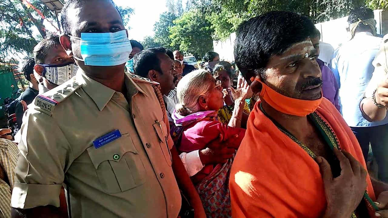 ಆಸ್ತಿ ವಿವಾದ, 6 ತಿಂಗಳಿಂದ ದೇಗುಲಕ್ಕೆ ಬೀಗ: ತೆರವಿಗೆ ಮುಂದಾದ ಜಿಲ್ಲಾಡಳಿತ, ಆದರೆ..?