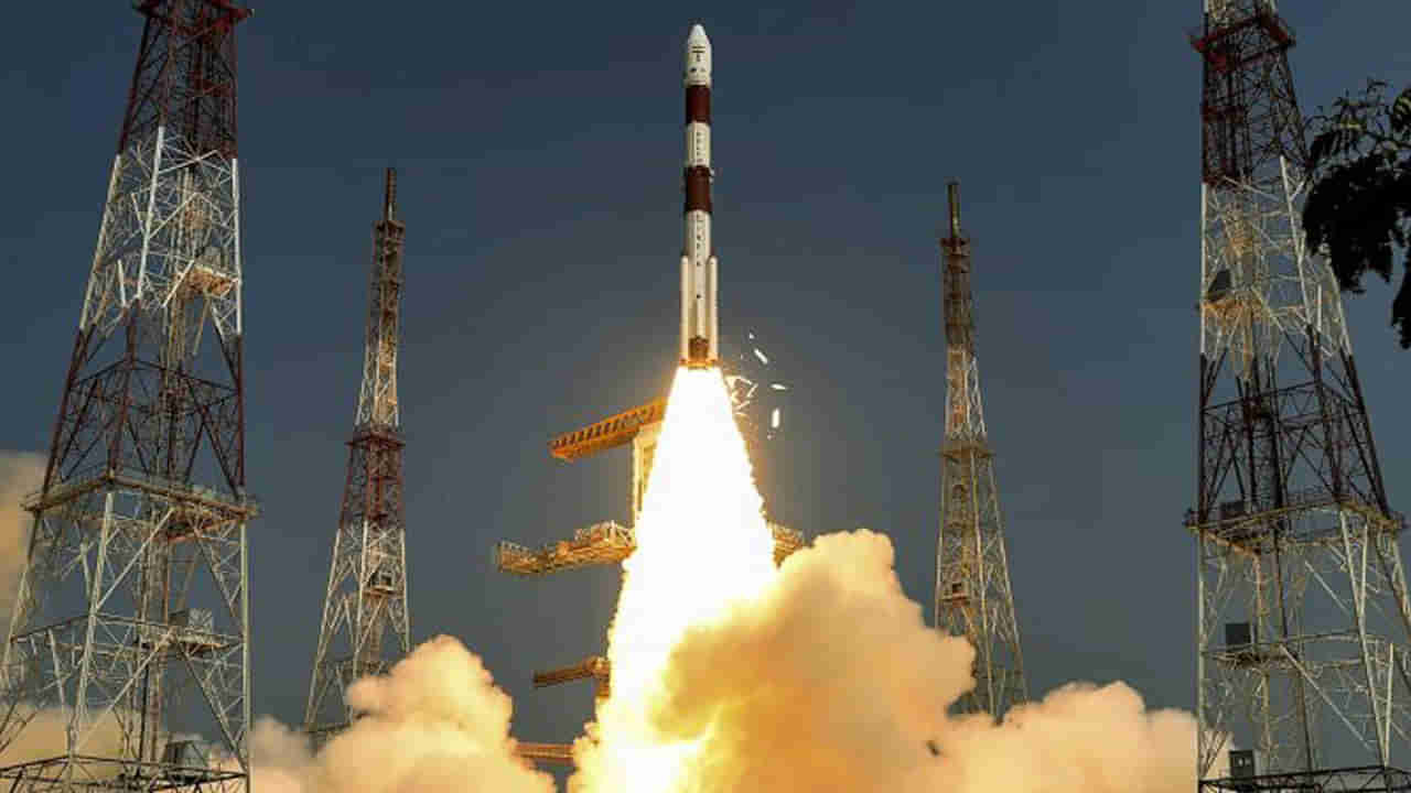 PSLV-ಸಿ-49 ರಾಕೆಟ್​ ಮೂಲಕ 10 ಉಪಗ್ರಹಗಳನ್ನು ಕಕ್ಷೆಗೆ‌ ಸೇರಿಸಿದ ISRO