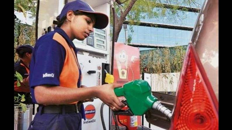 Petrol Diesel Price: ಬೆಂಗಳೂರಿನಲ್ಲಿ  ಪೆಟ್ರೋಲ್, ಡೀಸೆಲ್ ದರ ಇಳಿಕೆ.. ಎಷ್ಟಾಗಿರಬಹುದು ಇಂಧನ ಬೆಲೆ?
