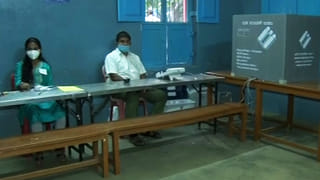 ಕುಟುಂಬ ಸಮೇತ ಆಗಮಿಸಿ ನಟಿ ಅಮೂಲ್ಯ ಮತದಾನ