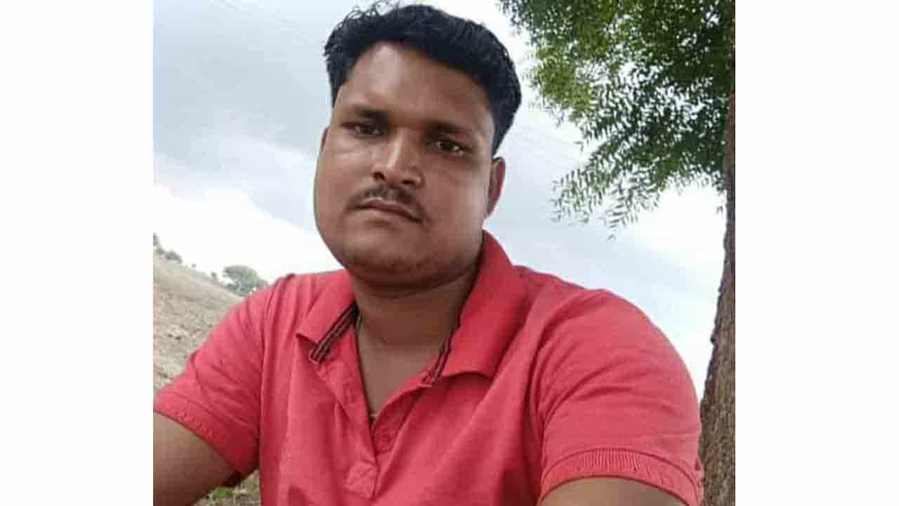 ಅಮ್ಮನ ಅಗಲಿಕೆಯಿಂದ ಖಿನ್ನತೆಗೆ ಒಳಗಾದ ಮಗ ಆತ್ಮಹತ್ಯೆಗೆ ಶರಣು ಅಮ್ಮನ ಅಗಲಿಕೆಯಿಂದ ಖಿನ್ನತೆಗೆ ಒಳಗಾದ ಮಗ ಆತ್ಮಹತ್ಯೆಗೆ ಶರಣು