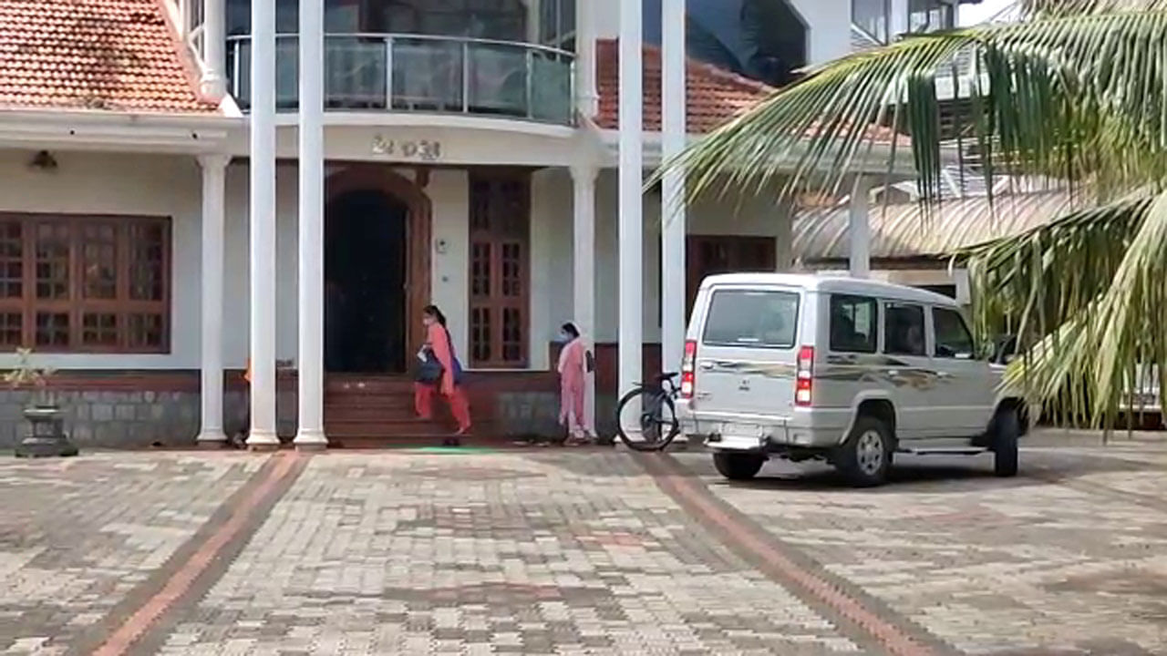 ಉಡುಪಿಯಲ್ಲೂ ಭೂ‘ಸ್ವಾಹಾ’ ಅಧಿಕಾರಿಯಾಗಿದ್ದ ಡಾ. ಸುಧಾ! ಉಡುಪಿಯಲ್ಲೂ ಭೂ‘ಸ್ವಾಹಾ’ ಅಧಿಕಾರಿಯಾಗಿದ್ದ ಡಾ. ಸುಧಾ!