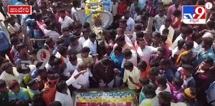 ಹೋರಿ ಜನ್ಮ ದಿನ ಆಚರಣೆ! ಹೋರಿ ಜನ್ಮ ದಿನ ಆಚರಣೆ!