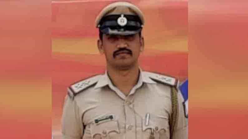 PSIಗಳ ಲವ್-ಸೆಕ್ಸ್-ಧೋಖಾ: ಗರ್ಭಪಾತ ಮಾಡಿಸಿದ ಪ್ರಿಯತಮನ ವಿರುದ್ಧ ‘ಠಾಣೆ ಮೆಟ್ಟಿಲೇರಿದ’ ಮಹಿಳಾ ಅಧಿಕಾರಿ PSIಗಳ ಲವ್-ಸೆಕ್ಸ್-ಧೋಖಾ: ಗರ್ಭಪಾತ ಮಾಡಿಸಿದ ಪ್ರಿಯತಮನ ವಿರುದ್ಧ ‘ಠಾಣೆ ಮೆಟ್ಟಿಲೇರಿದ’ ಮಹಿಳಾ ಅಧಿಕಾರಿ