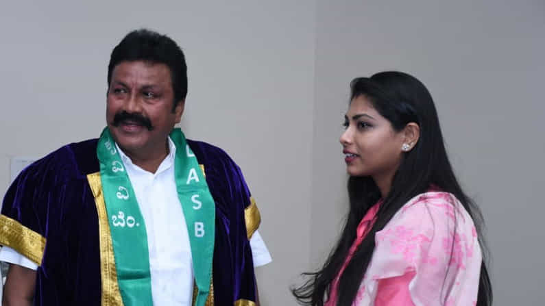 ಆತ್ಮಹತ್ಯೆ ಮಾಡಿಕೊಳ್ಳುವವರು ಹೇಡಿಗಳಲ್ಲದೇ ಮತ್ತಿನ್ನೇನು? BC ಪಾಟೀಲ್ ಪರ ಮಗಳ ಬ್ಯಾಟಿಂಗ್
