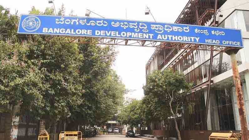 BDA ಸೈಟ್ ಹಂಚಿಕೆಯಲ್ಲಿ ಅವ್ಯವಹಾರ ಪ್ರಕರಣ: ತನಿಖೆ ಕೋರಿ ಪತ್ರ ಬರೆದಿದ್ದ ಉಪಕಾರ್ಯದರ್ಶಿಗೂ ನೋಟಿಸ್ BDA ಸೈಟ್ ಹಂಚಿಕೆಯಲ್ಲಿ ಅವ್ಯವಹಾರ ಪ್ರಕರಣ: ತನಿಖೆ ಕೋರಿ ಪತ್ರ ಬರೆದಿದ್ದ ಉಪಕಾರ್ಯದರ್ಶಿಗೂ ನೋಟಿಸ್