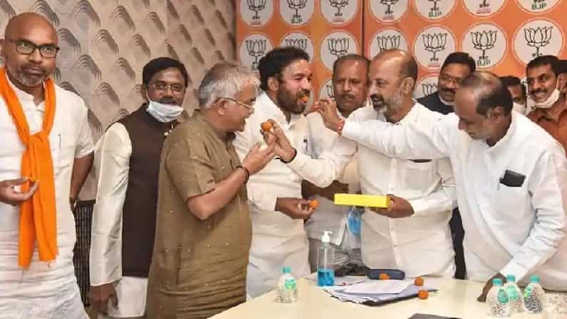 ಹೈದರಾಬಾದ್ ಚುನಾವಣೆಯಲ್ಲಿ ಬಿಜೆಪಿಗೆ ಆನೆಬಲ; ಟಿಆರ್ಎಸ್ಗಿಂತ ಕೇವಲ 10 ಸಾವಿರ ಮತಗಳ ಹಿನ್ನಡೆ ಹೈದರಾಬಾದ್ ಚುನಾವಣೆಯಲ್ಲಿ ಬಿಜೆಪಿಗೆ ಆನೆಬಲ; ಟಿಆರ್ಎಸ್ಗಿಂತ ಕೇವಲ 10 ಸಾವಿರ ಮತಗಳ ಹಿನ್ನಡೆ