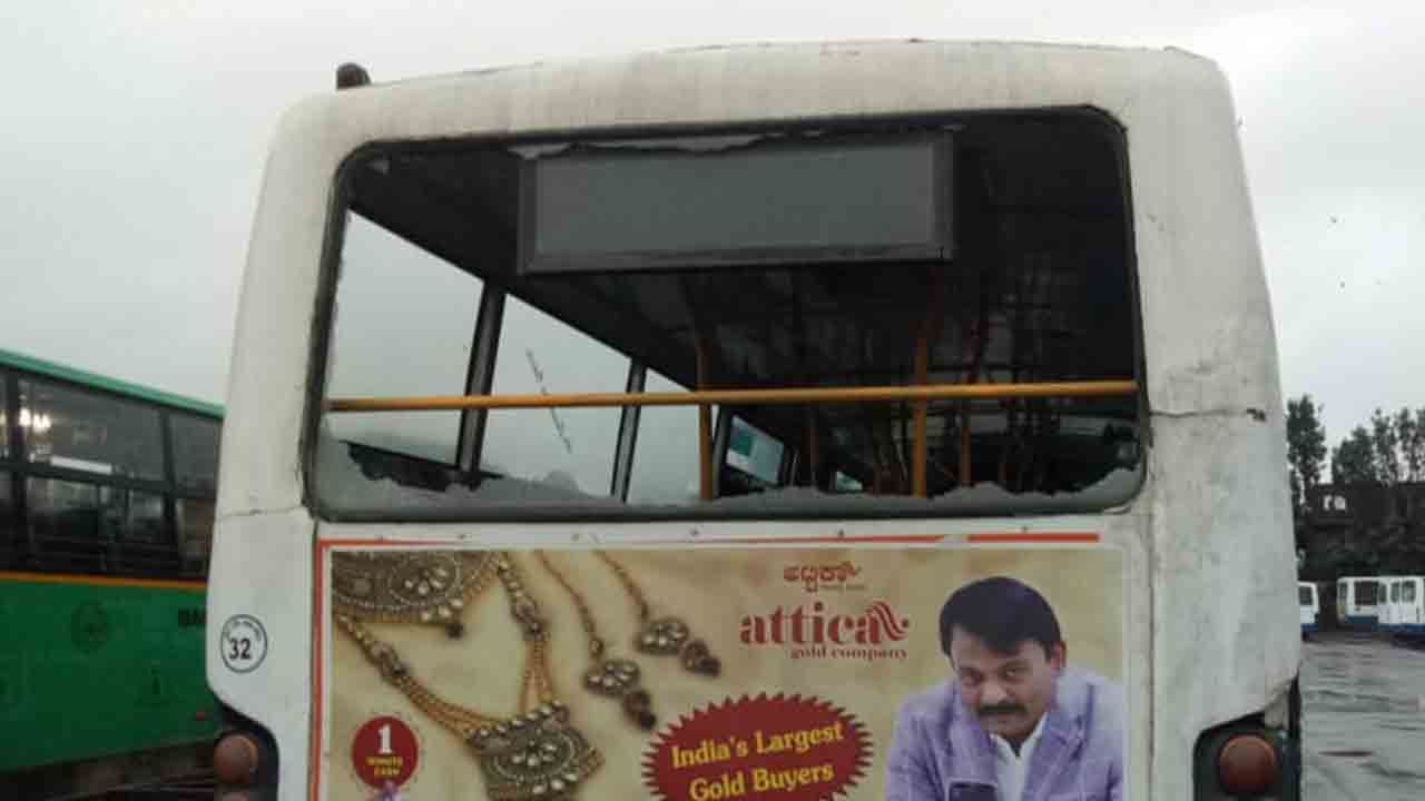 ಸಿಲಿಕಾನ್​ ಸಿಟಿಯಲ್ಲಿ BMTC ಬಸ್​ಗಳ ಮೇಲೆ ಕಲ್ಲು ತೂರಾಟ