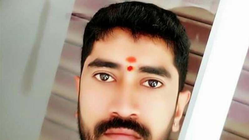 ಲಕ್ಷ್ಮೀಪುರದ ಒಂದನೇ ಅಡ್ಡರಸ್ತೆಯಲ್ಲಿ ನೇಣು ಬಿಗಿದು ಯುವಕ ಆತ್ಮಹತ್ಯೆಗೆ ಶರಣು ಲಕ್ಷ್ಮೀಪುರದ ಒಂದನೇ ಅಡ್ಡರಸ್ತೆಯಲ್ಲಿ ನೇಣು ಬಿಗಿದು ಯುವಕ ಆತ್ಮಹತ್ಯೆಗೆ ಶರಣು