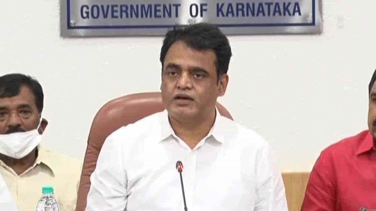 ಪದವಿ, ಸ್ನಾತಕೋತ್ತರ ಪ್ರಥಮ, ದ್ವಿತೀಯ ವರ್ಷದ ವಿದ್ಯಾರ್ಥಿಗಳು ಕಾಲೇಜಿಗೆ ಹೋಗಲು ಸಿದ್ಧರಾಗಿ: ಜ.15ರಿಂದ ಆಫ್ಲೈನ್ ಕ್ಲಾಸ್ ಪದವಿ, ಸ್ನಾತಕೋತ್ತರ ಪ್ರಥಮ, ದ್ವಿತೀಯ ವರ್ಷದ ವಿದ್ಯಾರ್ಥಿಗಳು ಕಾಲೇಜಿಗೆ ಹೋಗಲು ಸಿದ್ಧರಾಗಿ: ಜ.15ರಿಂದ ಆಫ್ಲೈನ್ ಕ್ಲಾಸ್