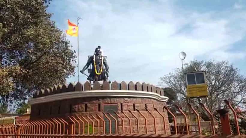 ಕರ್ನಾಟಕ ಬಂದ್ ಮಧ್ಯೆ ಮರಾಠಿಗರ ವಿಜಯೋತ್ಸವ: ಶಿವಾಜಿ ಪ್ರತಿಮೆಗೆ ಮಾಲಾರ್ಪಣೆ, ಸಿಹಿ ಹಂಚಿಕೆ