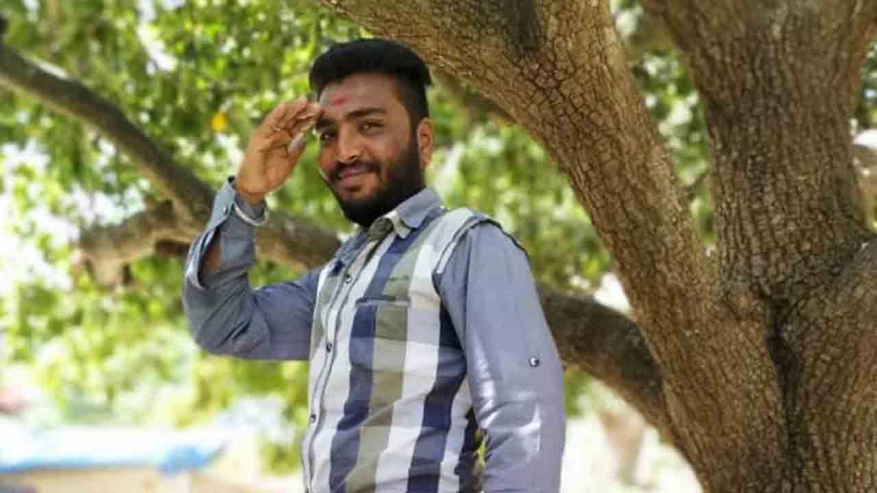 ಧಾರವಾಡ: ಗಾಂಧಿ ವೃತ್ತದ ಬಳಿ ಮನೆಯಲ್ಲಿ ಯುವಕ ನೇಣಿಗೆ ಶರಣು