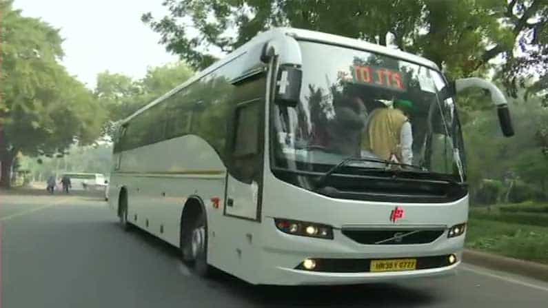 ಕೇಂದ್ರ ಸಚಿವರ ಜೊತೆ ರೈತರ 5ನೇ ಸುತ್ತಿನ ಮಾತುಕತೆ ಆರಂಭ: ಬಸ್ನಲ್ಲೇ ಸಭೆಗೆ ಆಗಮಿಸಿದ ಕೃಷಿಕರು ಕೇಂದ್ರ ಸಚಿವರ ಜೊತೆ ರೈತರ 5ನೇ ಸುತ್ತಿನ ಮಾತುಕತೆ ಆರಂಭ: ಬಸ್ನಲ್ಲೇ ಸಭೆಗೆ ಆಗಮಿಸಿದ ಕೃಷಿಕರು