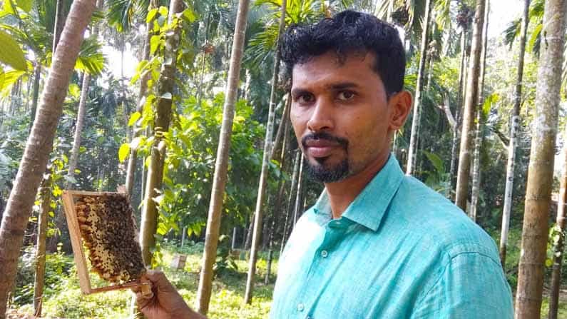 ಸಿಹಿ ಮನಸಿನ ಸಹೃದಯಿ ಸಾಧಕ: ಜೇನುಕೃಷಿಗೆ ಹೊಸ ಅರ್ಥ ಕೊಟ್ಟ ಮನಮೋಹನ ಸಿಹಿ ಮನಸಿನ ಸಹೃದಯಿ ಸಾಧಕ: ಜೇನುಕೃಷಿಗೆ ಹೊಸ ಅರ್ಥ ಕೊಟ್ಟ ಮನಮೋಹನ