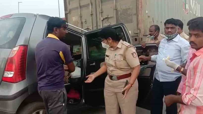 ಕಂಟೇನರ್ ಲಾರಿಗೆ ಕಾರ್ ಡಿಕ್ಕಿ: ವಾಹನದಲ್ಲಿದ್ದ ಮೂವರು ಸ್ಥಳದಲ್ಲೇ ಸಾವು