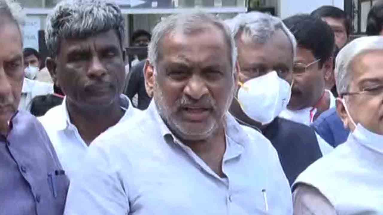 ಮೈಸೂರು ಗ್ಯಾಂಗ್ರೇಪ್: ಕಾನೂನಿಗೆ ಮತ್ತಷ್ಟು ತಿದ್ದುಪಡಿ ತರುವ ಬಗ್ಗೆ ಯೋಚನೆ ಮಾಡಿದ್ದೇವೆ -ಕಾನೂನು ಸಚಿವ ಜೆಸಿ ಮಾಧುಸ್ವಾಮಿ ಮೈಸೂರು ಗ್ಯಾಂಗ್ರೇಪ್: ಕಾನೂನಿಗೆ ಮತ್ತಷ್ಟು ತಿದ್ದುಪಡಿ ತರುವ ಬಗ್ಗೆ ಯೋಚನೆ ಮಾಡಿದ್ದೇವೆ -ಕಾನೂನು ಸಚಿವ ಜೆಸಿ ಮಾಧುಸ್ವಾಮಿ
