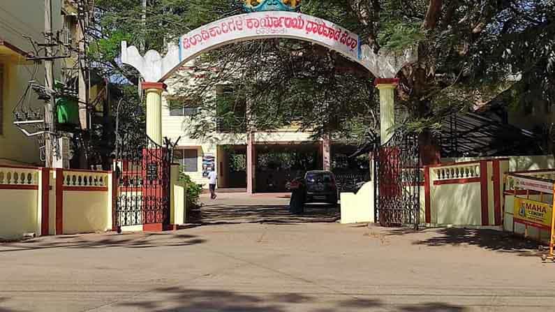ಧಾರವಾಡ ಜಿಲ್ಲಾಡಳಿತದಿಂದಲೇ ಕನ್ನಡದ ಕಗ್ಗೊಲೆ: ಚುನಾವಣಾ ಪಾಸ್ನಲ್ಲಿ ಕನ್ನಡ ಪದಗಳ ತಪ್ಪು ಬಳಕೆ ಧಾರವಾಡ ಜಿಲ್ಲಾಡಳಿತದಿಂದಲೇ ಕನ್ನಡದ ಕಗ್ಗೊಲೆ: ಚುನಾವಣಾ ಪಾಸ್ನಲ್ಲಿ ಕನ್ನಡ ಪದಗಳ ತಪ್ಪು ಬಳಕೆ