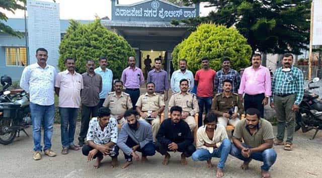 ಪೊಲೀಸರ ಕಾರ್ಯಾಚರಣೆ ವೇಳೆ ಸಿಕ್ತು ಕೆಜಿ ಗಟ್ಟಲೇ ಗಾಂಜಾ: 5 ಆರೋಪಿಗಳ ಬಂಧನ ಪೊಲೀಸರ ಕಾರ್ಯಾಚರಣೆ ವೇಳೆ ಸಿಕ್ತು ಕೆಜಿ ಗಟ್ಟಲೇ ಗಾಂಜಾ: 5 ಆರೋಪಿಗಳ ಬಂಧನ