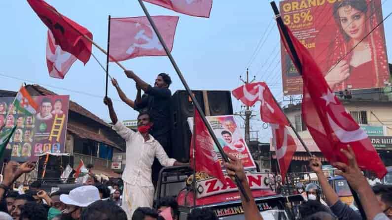 ಕೇರಳದಲ್ಲಿ LDF ವಿಜಯೋತ್ಸವ; ಇದು ಜನರ ಗೆಲುವು ಎಂದ ಪಿಣರಾಯಿ ವಿಜಯನ್ ಕೇರಳದಲ್ಲಿ LDF ವಿಜಯೋತ್ಸವ; ಇದು ಜನರ ಗೆಲುವು ಎಂದ ಪಿಣರಾಯಿ ವಿಜಯನ್