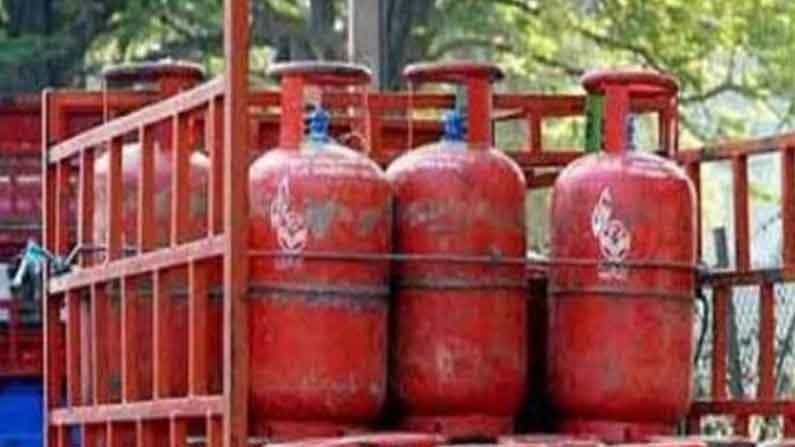 LPG Gas Latest Price: ಮತ್ತೆ ಏರಿಕೆಯಾಯ್ತು ಸಿಲಿಂಡರ್ ದರ.. 25 ರೂಪಾಯಿ ಹೆಚ್ಚಳ!