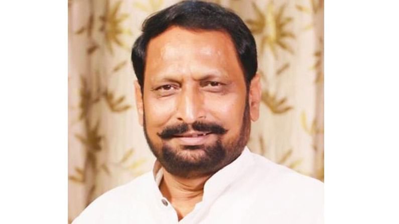 ರಾತ್ರಿ 10 ಗಂಟೆಯ ಒಳಗೆ ಬಸ್ ನಿಲ್ದಾಣ ತಲುಪಿ: ಮುಂಗಡ ಟಿಕೆಟ್ ಕಾಯ್ದಿರಿಸಿದವರಿಗೆ ಸಾರಿಗೆ ಸಚಿವ ಲಕ್ಷ್ಮಣ್ ಸವದಿ ಮನವಿ ರಾತ್ರಿ 10 ಗಂಟೆಯ ಒಳಗೆ ಬಸ್ ನಿಲ್ದಾಣ ತಲುಪಿ: ಮುಂಗಡ ಟಿಕೆಟ್ ಕಾಯ್ದಿರಿಸಿದವರಿಗೆ ಸಾರಿಗೆ ಸಚಿವ ಲಕ್ಷ್ಮಣ್ ಸವದಿ ಮನವಿ