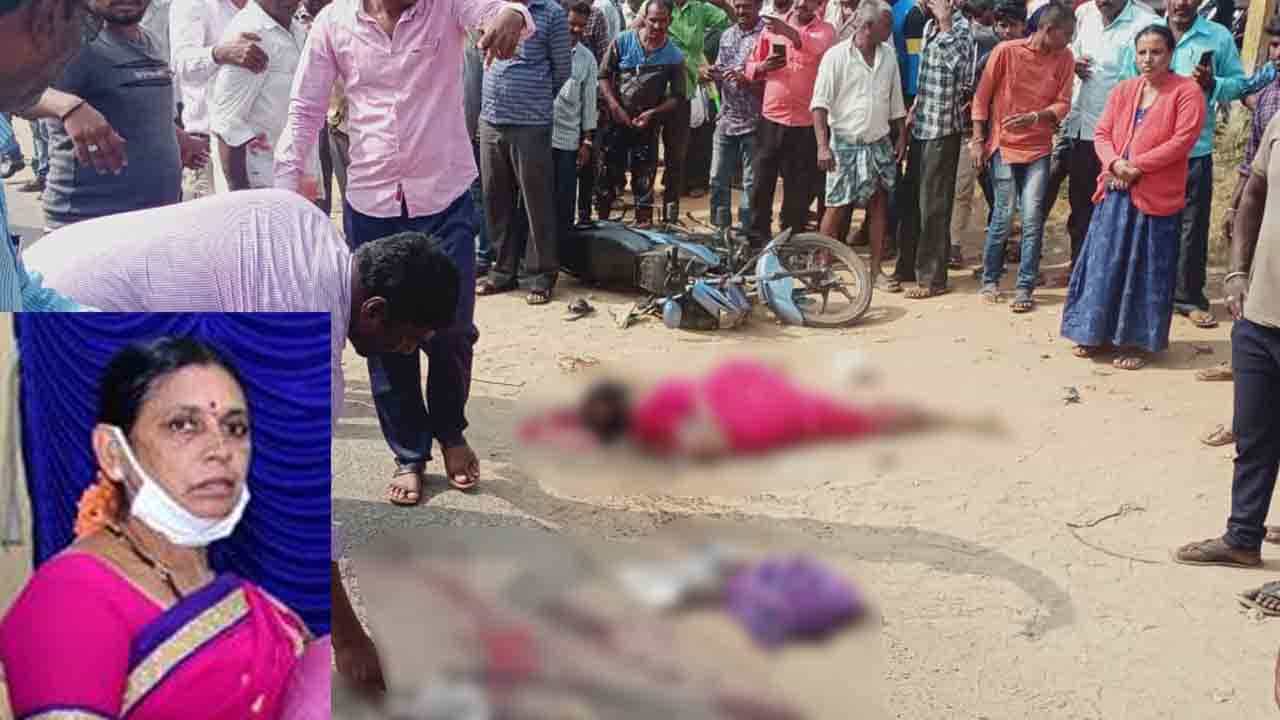 ಬೈಕ್ಗೆ ಟಿಪ್ಪರ್ ಡಿಕ್ಕಿ: ಸಭೆ ಮುಗಿಸಿ ಬರುತ್ತಿದ್ದ ಹುಣಸೂರು ಕೃಷಿ ಸೊಸೈಟಿ ಸದಸ್ಯೆ ಸ್ಥಳದಲ್ಲೇ ಸಾವು ಬೈಕ್ಗೆ ಟಿಪ್ಪರ್ ಡಿಕ್ಕಿ: ಸಭೆ ಮುಗಿಸಿ ಬರುತ್ತಿದ್ದ ಹುಣಸೂರು ಕೃಷಿ ಸೊಸೈಟಿ ಸದಸ್ಯೆ ಸ್ಥಳದಲ್ಲೇ ಸಾವು
