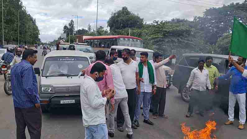 ಮೈಸೂರಲ್ಲಿ ಬಂದ್ ಕಾವು; ಅರೆಬೆತ್ತಲೆ ಪ್ರತಿಭಟನೆ, ಟೈರ್​ಗೆ ಬೆಂಕಿ..