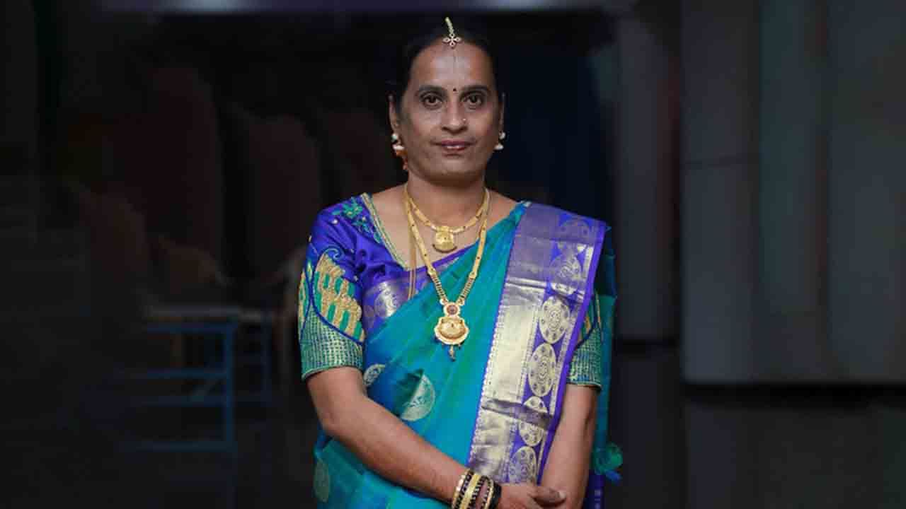 ನಿಂತಿದ್ದ ಸ್ವಿಫ್ಟ್ ಕಾರ್ಗೆ ಜಾಗ್ವಾರ್ ಡಿಕ್ಕಿ: ವೈಕುಂಠ ಏಕಾದಶಿ ಪೂಜೆಗೆಂದು ತೆರಳುತ್ತಿದ್ದ ಮಹಿಳೆ ತಲುಪಿದ್ದು ಮಾತ್ರ..