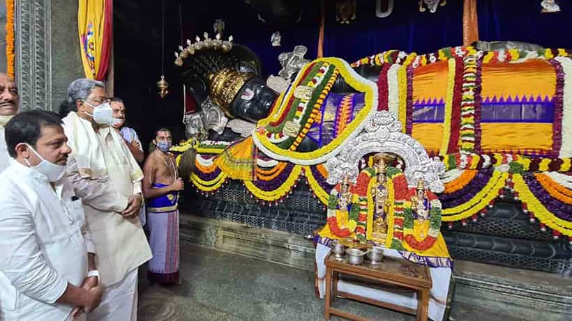ವೈಕುಂಠ ಏಕಾದಶಿಯಂದು.. ಸ್ವಾಮಿಯ ದರ್ಶನ ಪಡೆದ ವಿಪಕ್ಷ ನಾಯಕ ಸಿದ್ದರಾಮಯ್ಯ, ಶಾಸಕ ಜಮೀರ್ ಅಹ್ಮದ್