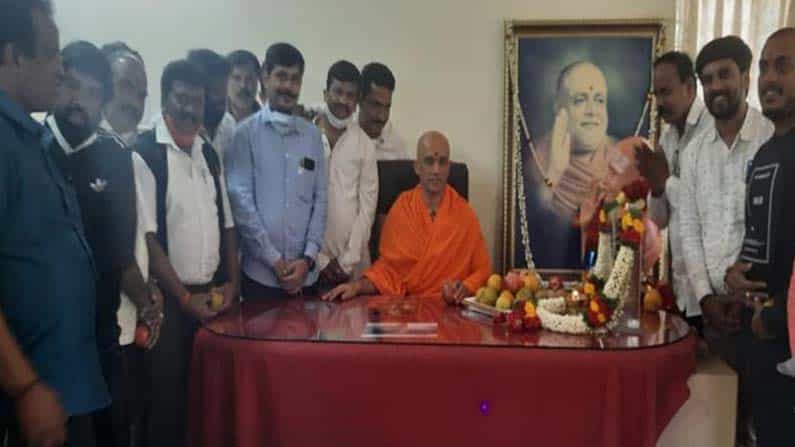 ಡಾ.ವಿಷ್ಣು ಅಭಿಮಾನಿಗಳಿಗೆ ಸಿಹಿ ಸುದ್ದಿ: ಧ್ವಂಸವಾದ ಜಾಗದಲ್ಲೇ ಮತ್ತೆ ತಲೆ ಎತ್ತಲಿದೆ ಸಾಹಸಸಿಂಹನ ಪ್ರತಿಮೆ ಡಾ.ವಿಷ್ಣು ಅಭಿಮಾನಿಗಳಿಗೆ ಸಿಹಿ ಸುದ್ದಿ: ಧ್ವಂಸವಾದ ಜಾಗದಲ್ಲೇ ಮತ್ತೆ ತಲೆ ಎತ್ತಲಿದೆ ಸಾಹಸಸಿಂಹನ ಪ್ರತಿಮೆ