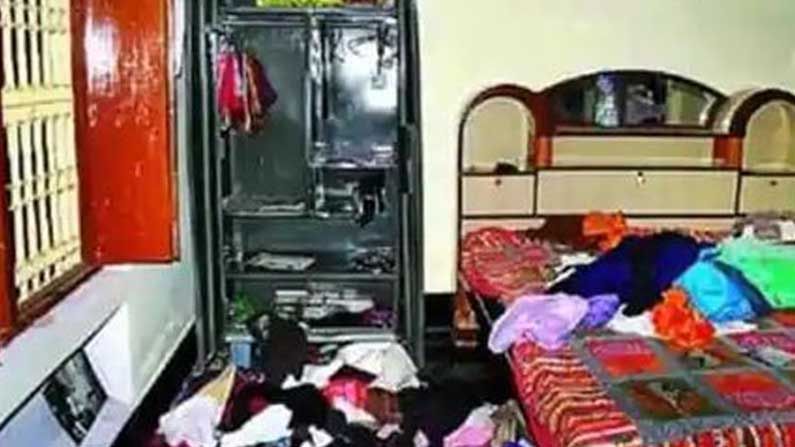 ಕೋಟೆನಾಡಿನಲ್ಲಿ ಮನೆ ಬೀಗ ಒಡೆದು ಕಳ್ಳತನ ಮಾಡಿದ ಖದೀಮರು ಕೋಟೆನಾಡಿನಲ್ಲಿ ಮನೆ ಬೀಗ ಒಡೆದು ಕಳ್ಳತನ ಮಾಡಿದ ಖದೀಮರು