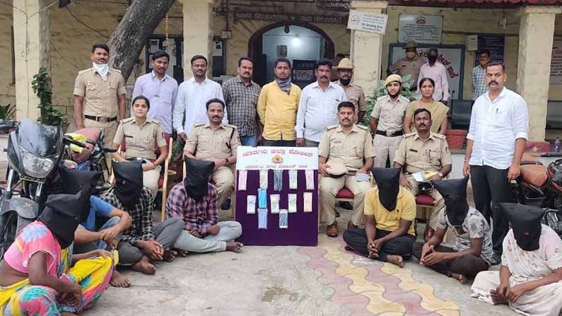 ಬ್ಯಾಂಕ್ನಿಂದ ಹಣ ಡ್ರಾ ಮಾಡಿದವರನ್ನು ಟಾರ್ಗೆಟ್ ಮಾಡ್ತಿದ್ದ ಖತರ್ನಾಕ್ ‘ಪಲ್ಸರ್’ ಗ್ಯಾಂಗ್ ಅಂದರ್ ಬ್ಯಾಂಕ್ನಿಂದ ಹಣ ಡ್ರಾ ಮಾಡಿದವರನ್ನು ಟಾರ್ಗೆಟ್ ಮಾಡ್ತಿದ್ದ ಖತರ್ನಾಕ್ ‘ಪಲ್ಸರ್’ ಗ್ಯಾಂಗ್ ಅಂದರ್