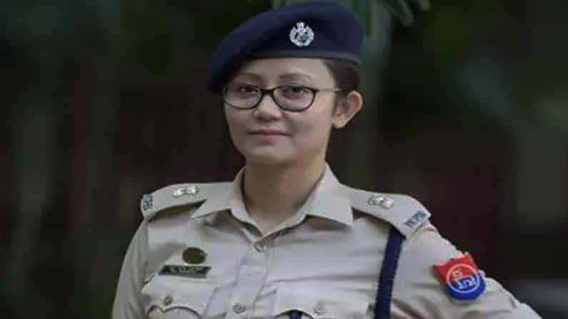 ಮುಖ್ಯಮಂತ್ರಿ ಶೌರ್ಯ ಪದಕ ಹಿಂತಿರುಗಿಸಿದ ಮಣಿಪುರದ ASP ತೋನೌಜಮ್ ಬೃಂದಾ ಮುಖ್ಯಮಂತ್ರಿ ಶೌರ್ಯ ಪದಕ ಹಿಂತಿರುಗಿಸಿದ ಮಣಿಪುರದ ASP ತೋನೌಜಮ್ ಬೃಂದಾ