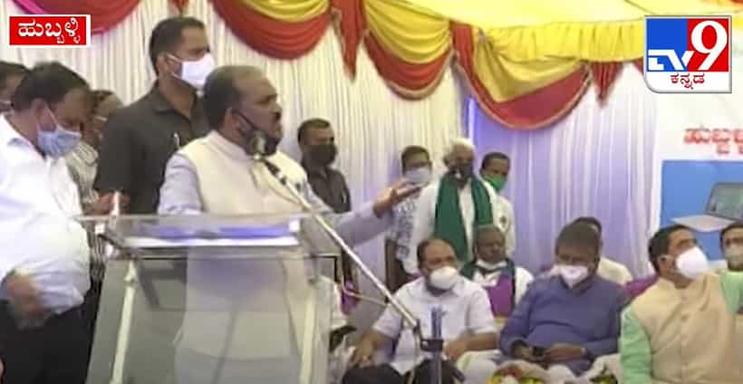 ಜೋಶಿ-ಶೆಟ್ಟರ್ ಎದುರೇ ಕಾಂಗ್ರೆಸ್ ಶಾಸಕ-ಬಿಜೆಪಿ ನಾಯಕನ ಕಿತ್ತಾಟ, ಕಾರ್ಯಕರ್ತರ ರಂಪಾಟ!