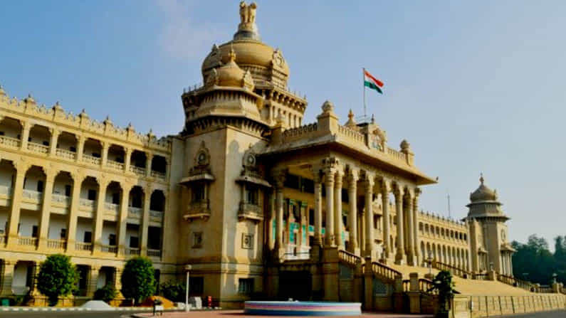 ವಿಧಾನಸೌಧ ಕಾರಿಡಾರ್ನಲ್ಲಿ ಮಾಧ್ಯಮ ನಿರ್ಬಂಧ ಆದೇಶ ವಾಪಸ್ ಪಡೆದ ಮುಖ್ಯಮಂತ್ರಿ ಬಿ ಎಸ್ ಯಡಿಯೂರಪ್ಪ ವಿಧಾನಸೌಧ ಕಾರಿಡಾರ್ನಲ್ಲಿ ಮಾಧ್ಯಮ ನಿರ್ಬಂಧ ಆದೇಶ ವಾಪಸ್ ಪಡೆದ ಮುಖ್ಯಮಂತ್ರಿ ಬಿ ಎಸ್ ಯಡಿಯೂರಪ್ಪ