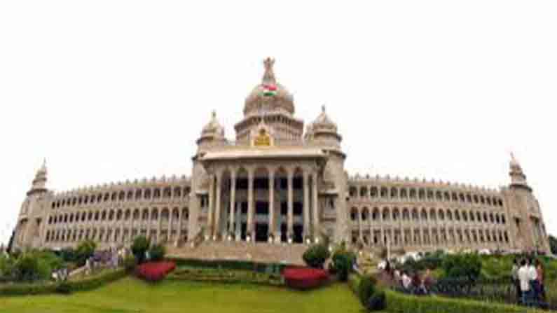 ನಿಗಮ, ಮಂಡಳಿಗಳ ಅಧ್ಯಕ್ಷರು ಈಗ ಸಂಪುಟ ದರ್ಜೆ ಸಚಿವರಿಗೆ ಸಮಾನರು! ನಿಗಮ, ಮಂಡಳಿಗಳ ಅಧ್ಯಕ್ಷರು ಈಗ ಸಂಪುಟ ದರ್ಜೆ ಸಚಿವರಿಗೆ ಸಮಾನರು!