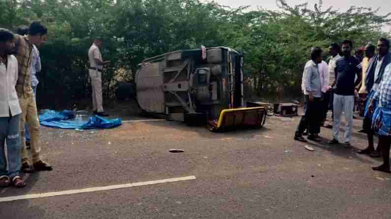 ಚಾಲಕನ ನಿಯಂತ್ರಣ ತಪ್ಪಿ ಟಂ ಟಂ ಪಲ್ಟಿ: ಇಬ್ಬರು ಅಜ್ಜಿಯರ ದುರ್ಮರಣ