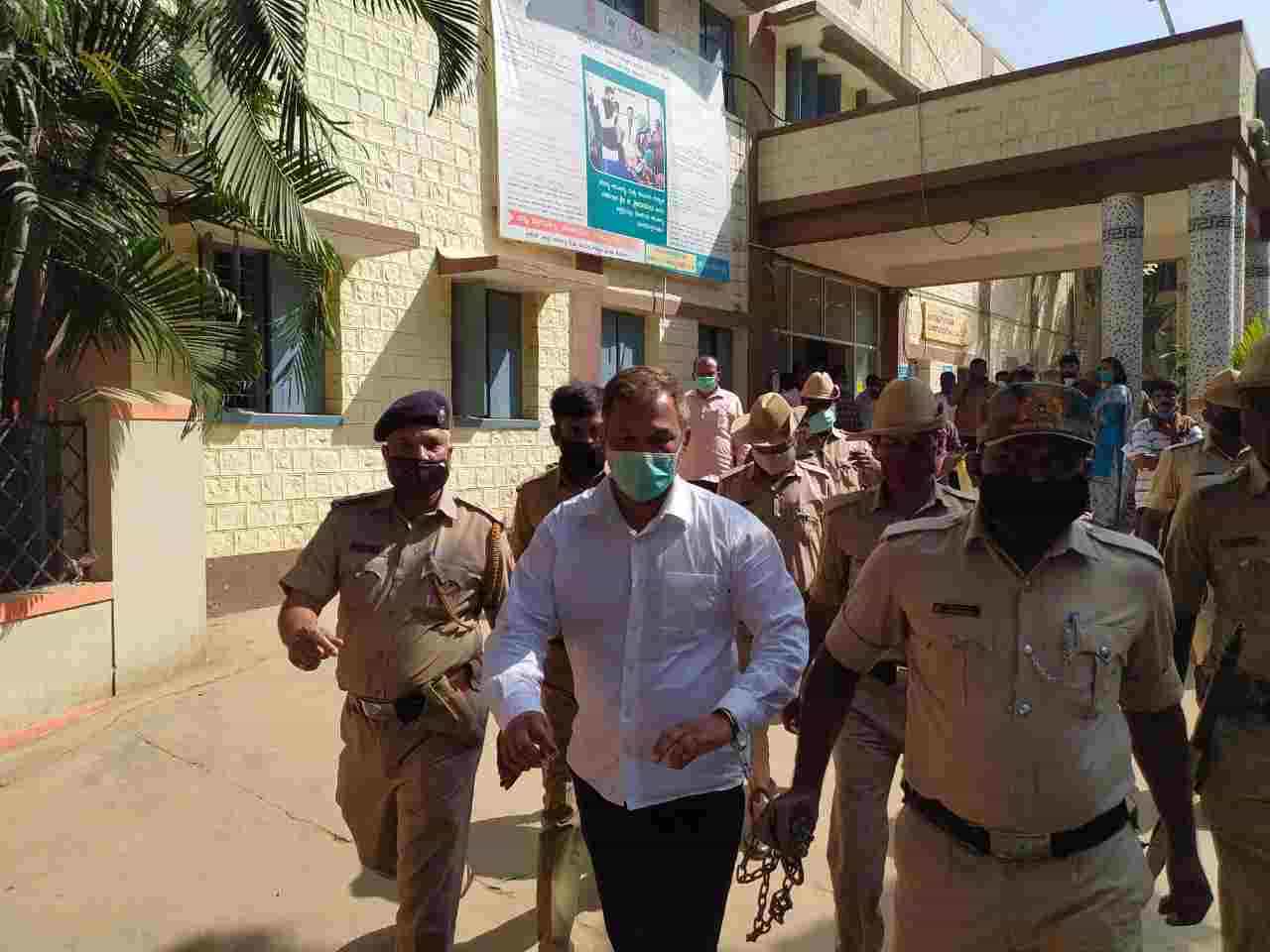 ವರ್ತೂರು ಅಪಹರಣ ಸಂಚು ಪರಪ್ಪನ ಅಗ್ರಹಾರ ಜೈಲಿಂದ ಹಾರಿತ್ತು! ಸೂತ್ರದ ದಾರ ಯಾರ ಕೈಯಲ್ಲಿತ್ತು ಗೊತ್ತಾ? ವರ್ತೂರು ಅಪಹರಣ ಸಂಚು ಪರಪ್ಪನ ಅಗ್ರಹಾರ ಜೈಲಿಂದ ಹಾರಿತ್ತು! ಸೂತ್ರದ ದಾರ ಯಾರ ಕೈಯಲ್ಲಿತ್ತು ಗೊತ್ತಾ?